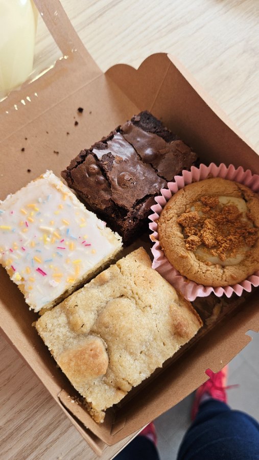 CAKE SHED Mystery Box - 4 Slices/Cakes